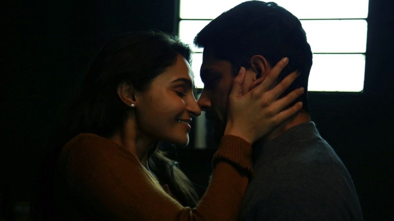 Aval Movie Screenshot 5