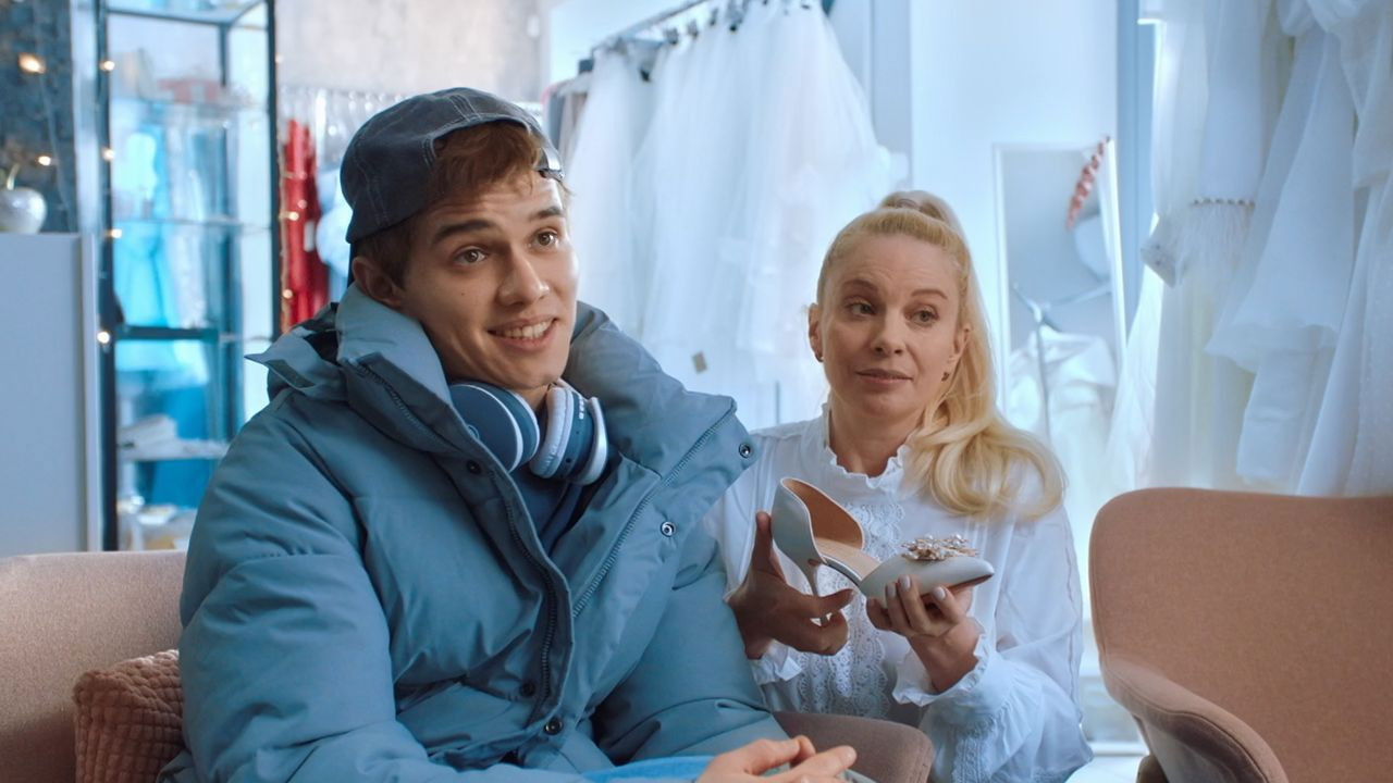 Six Degrees of Celebration 11 Movie Screenshot 5